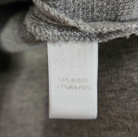NWOT St John gray wool blend sweater shell top Womens Medium - Picture 2 of 6